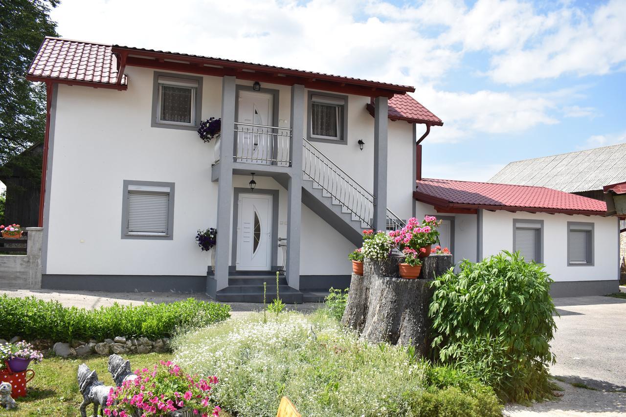 Guesthouse Samolov Vrhovine Exterior photo