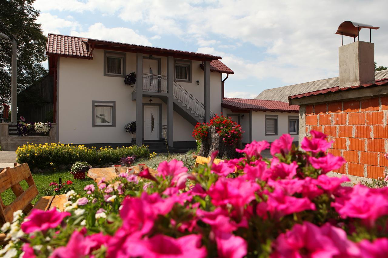 Guesthouse Samolov Vrhovine Exterior photo